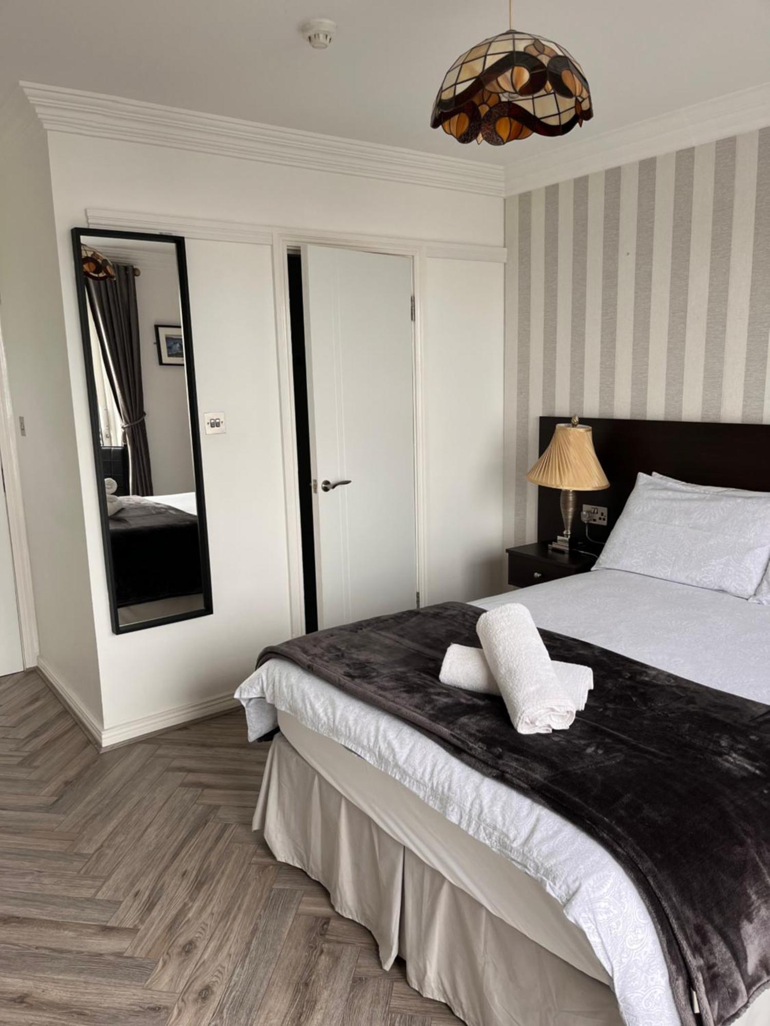 The Light House Hotel Galway Room photo