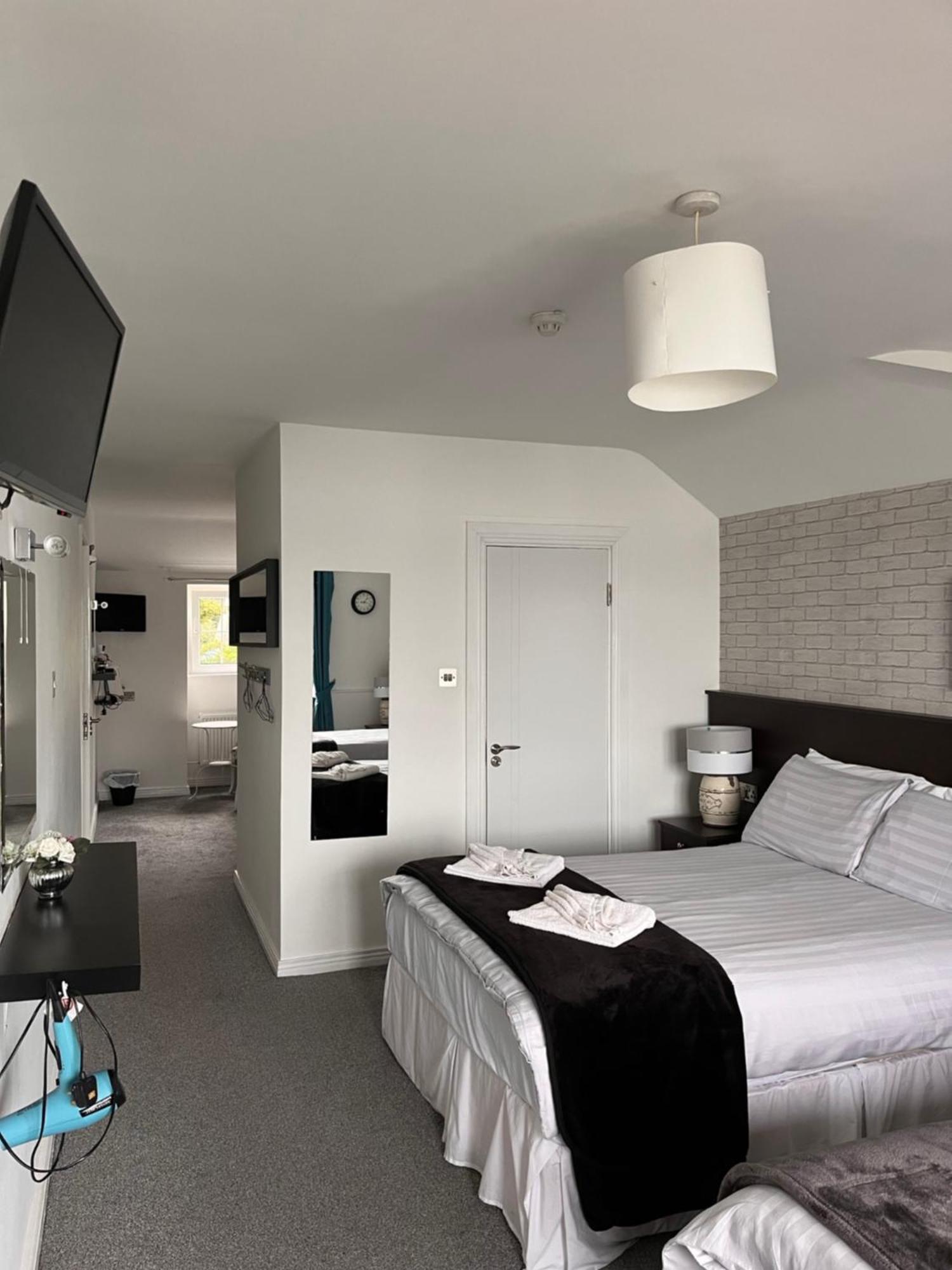 The Light House Hotel Galway Room photo